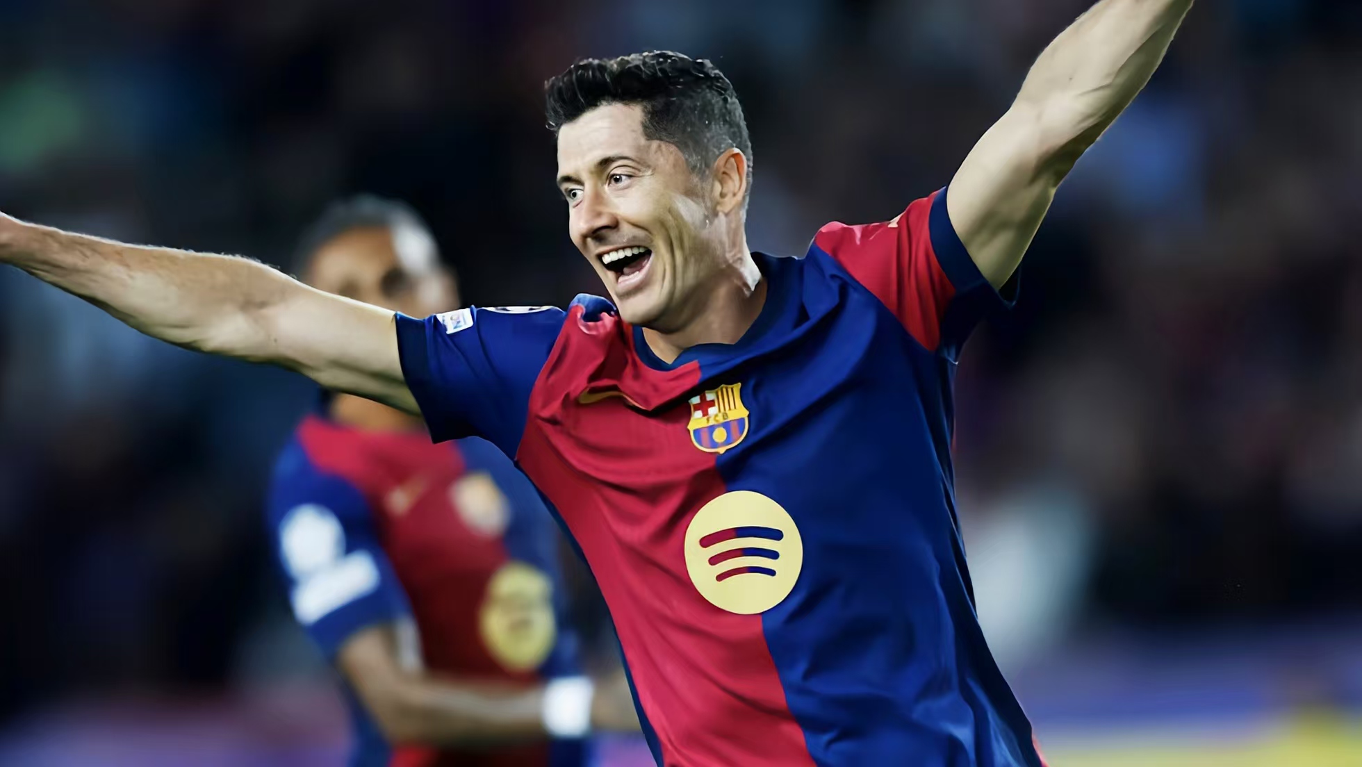 关于莱万多夫斯基重返赛场，重返赛场首场状态出色，拜仁观众沸腾！比赛高潮迭起的信息-金年会共享体育平台